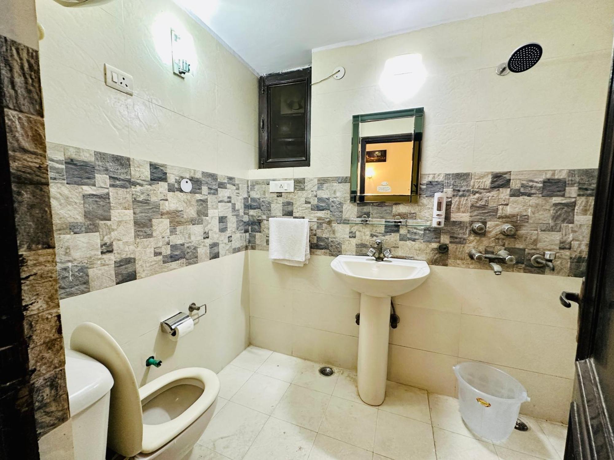 The White Scent-Near Noida Sector 18 Metro Hotel Exterior photo