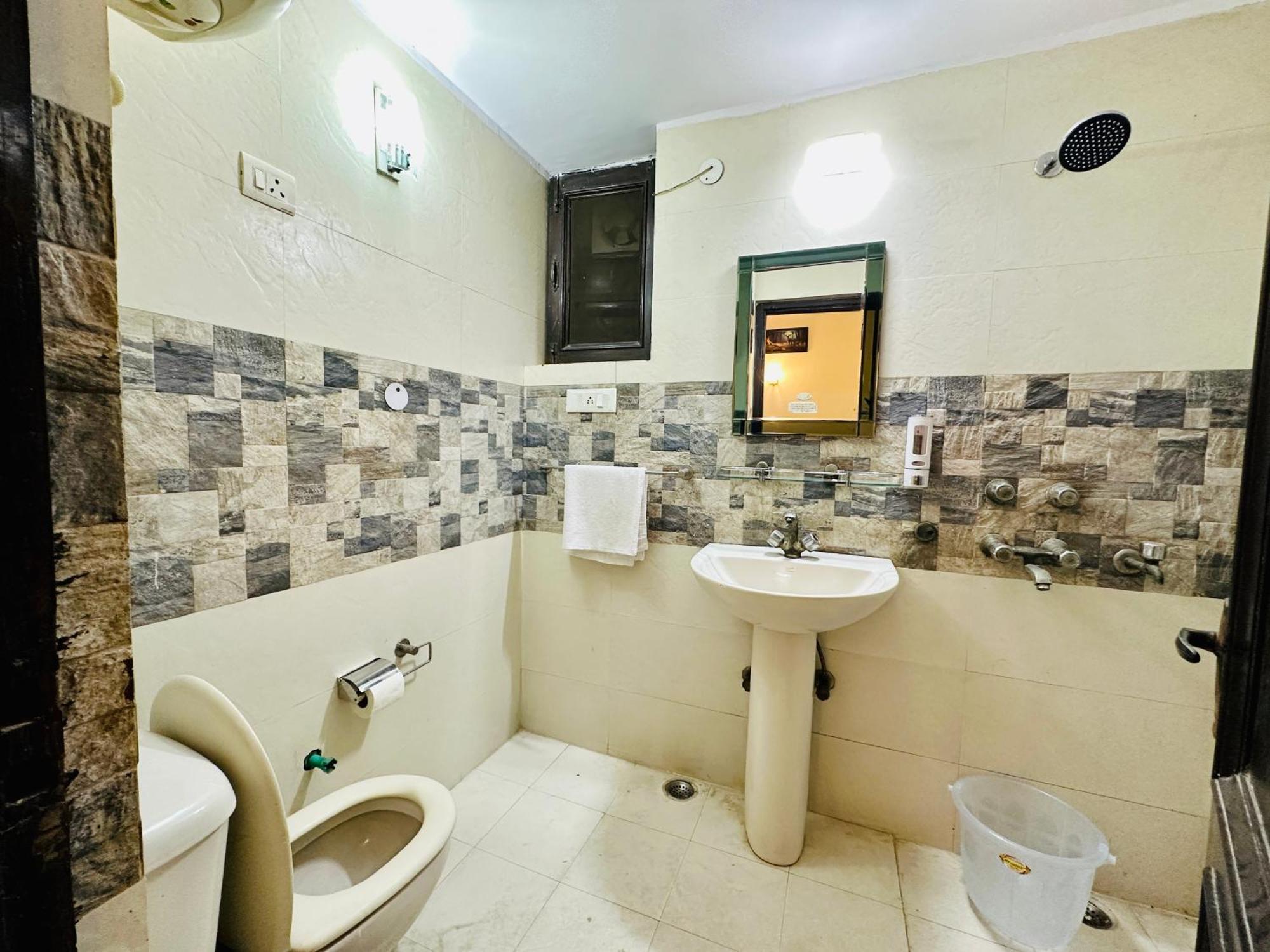 The White Scent-Near Noida Sector 18 Metro Hotel Exterior photo