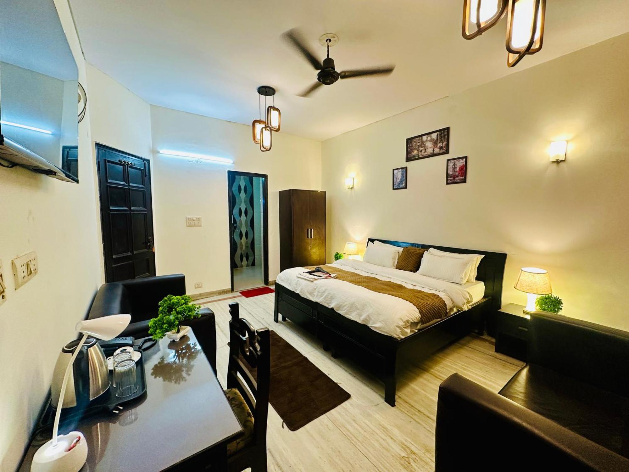 The White Scent-Near Noida Sector 18 Metro Hotel Exterior photo